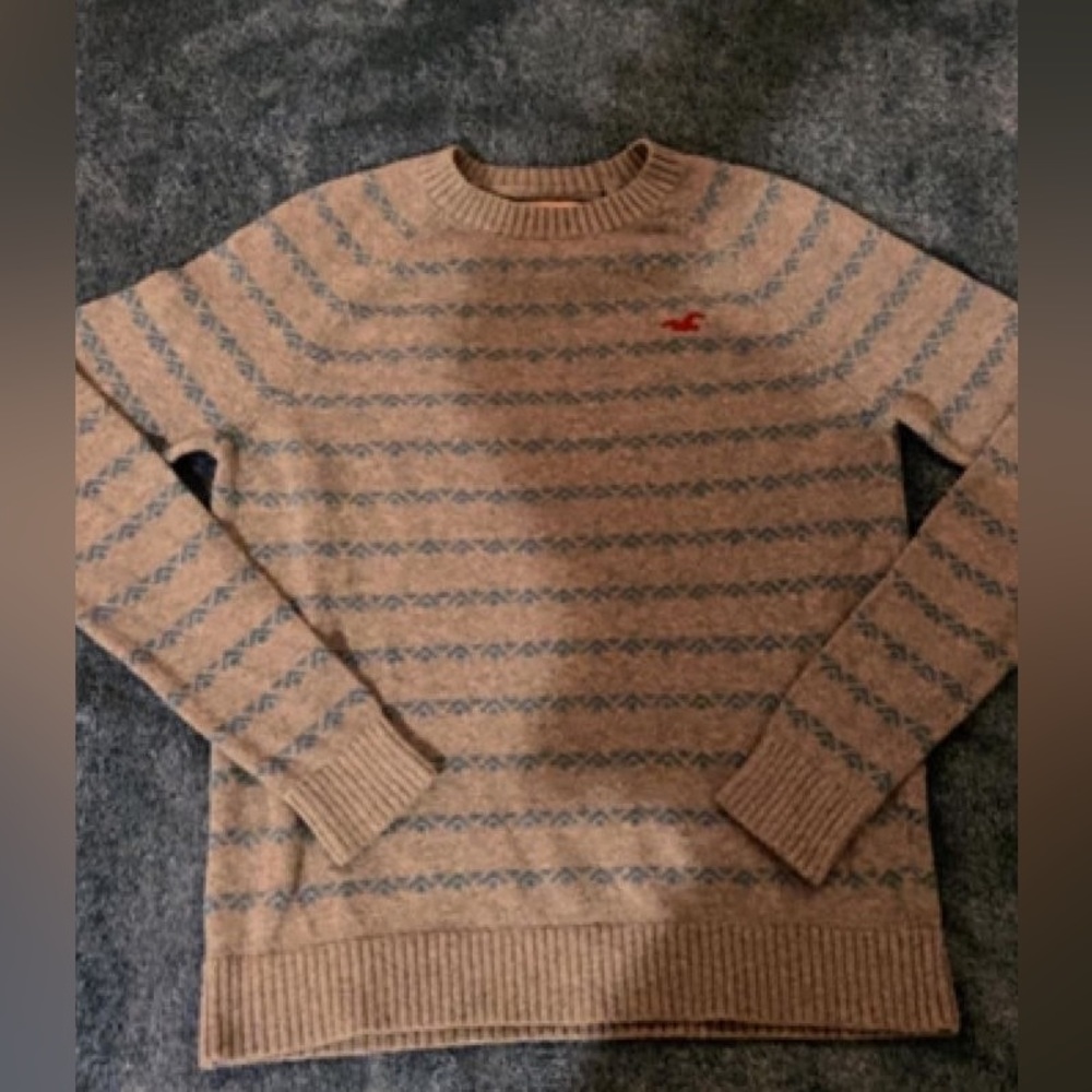 Hollister sweater size Small